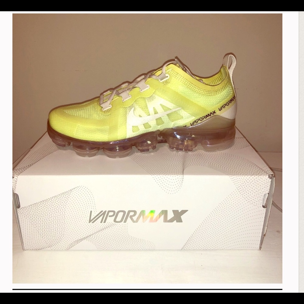 Size 7 neon green vapormax
